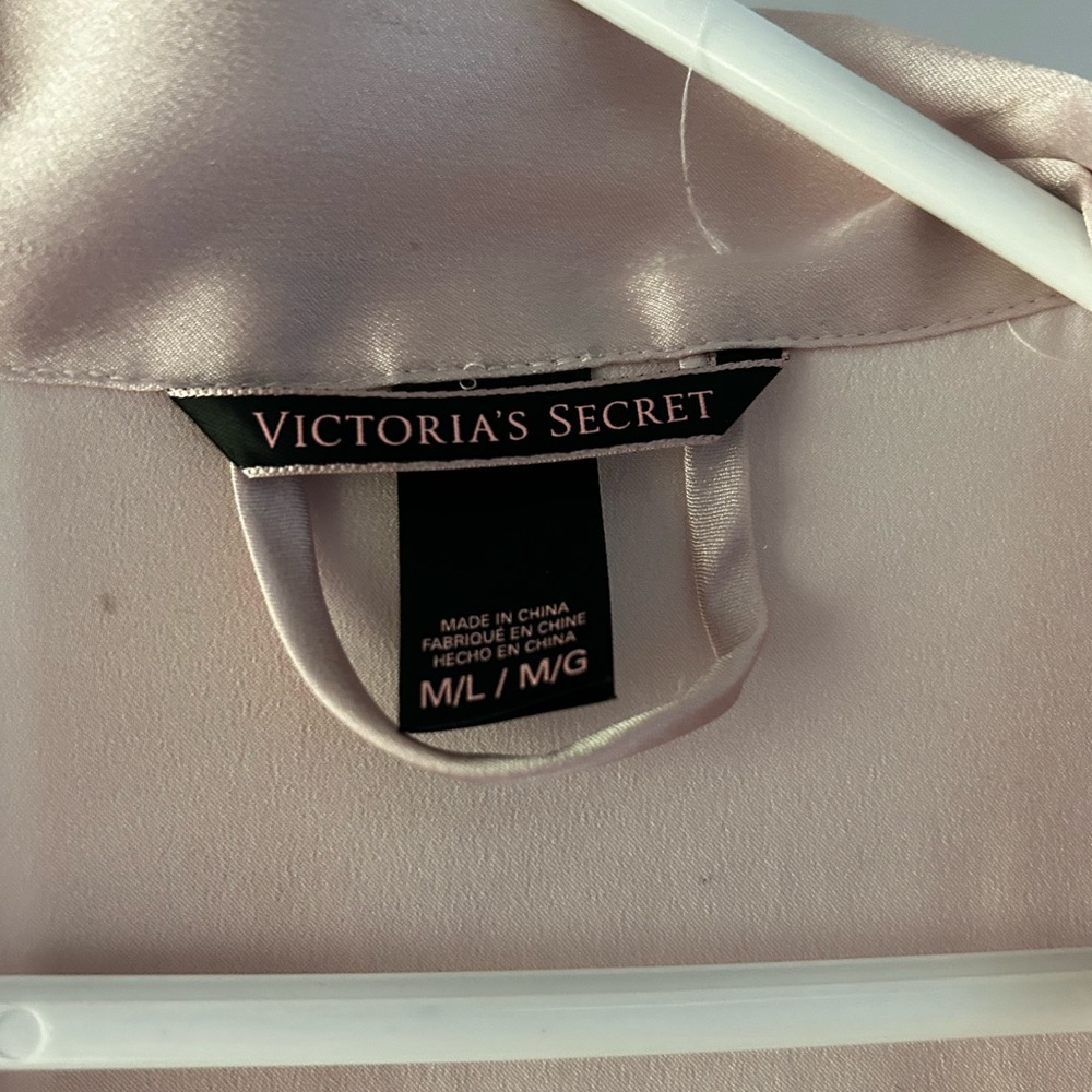 Victoria’s Secret robe - Picture 5 of 5